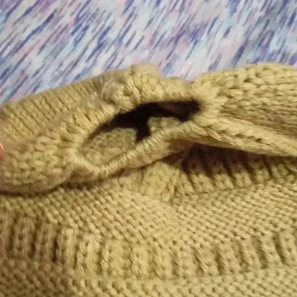 NWOT C.C. hat with bun/ponytail - Picture 3 of 3